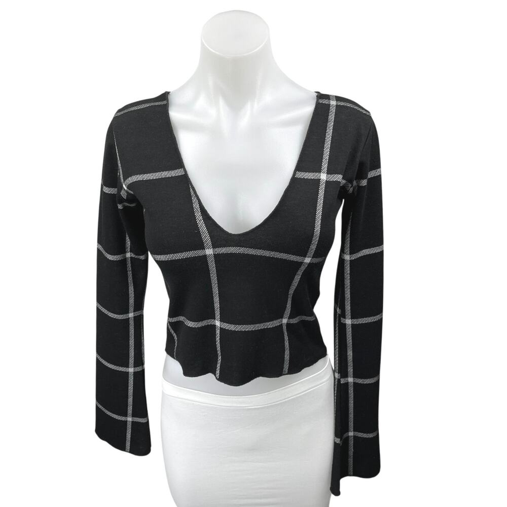 Lucy Love Women's Black Checkered V-neck Long Sleeve Pullover Crop Sweater Top S